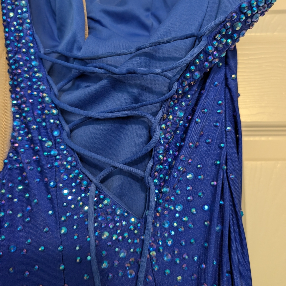Elegant Blue Gown with Rhinestone Detailing - Picture 4 of 4